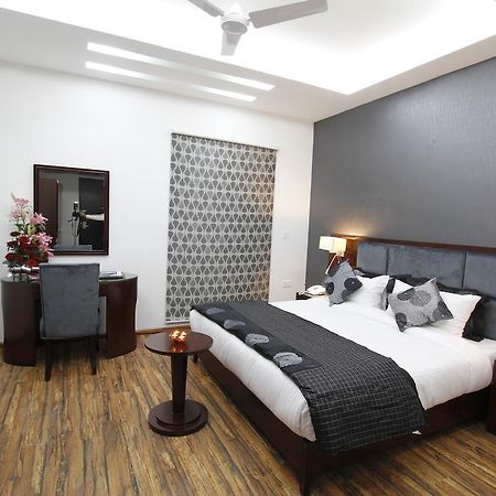 Karnāl Hotel Prem Plaza المظهر الخارجي الصورة