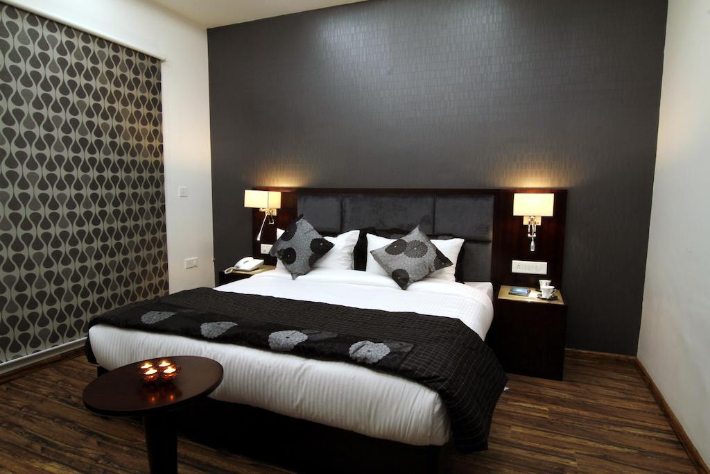 Karnāl Hotel Prem Plaza المظهر الخارجي الصورة