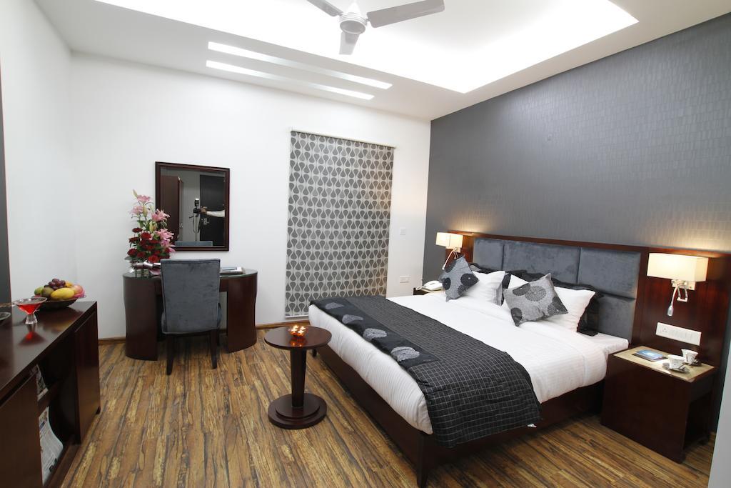 Karnāl Hotel Prem Plaza المظهر الخارجي الصورة