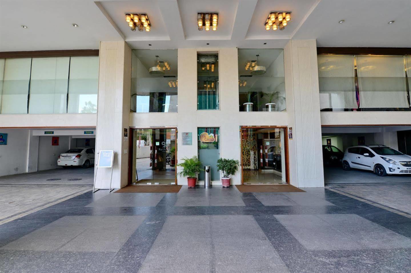 Karnāl Hotel Prem Plaza المظهر الخارجي الصورة