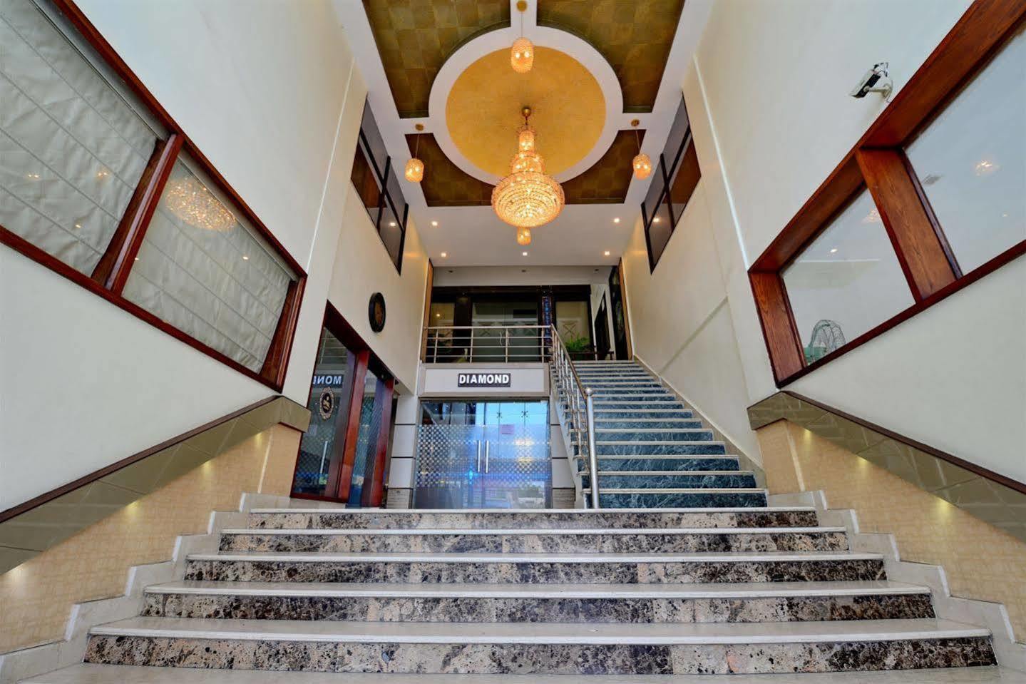 Karnāl Hotel Prem Plaza المظهر الخارجي الصورة