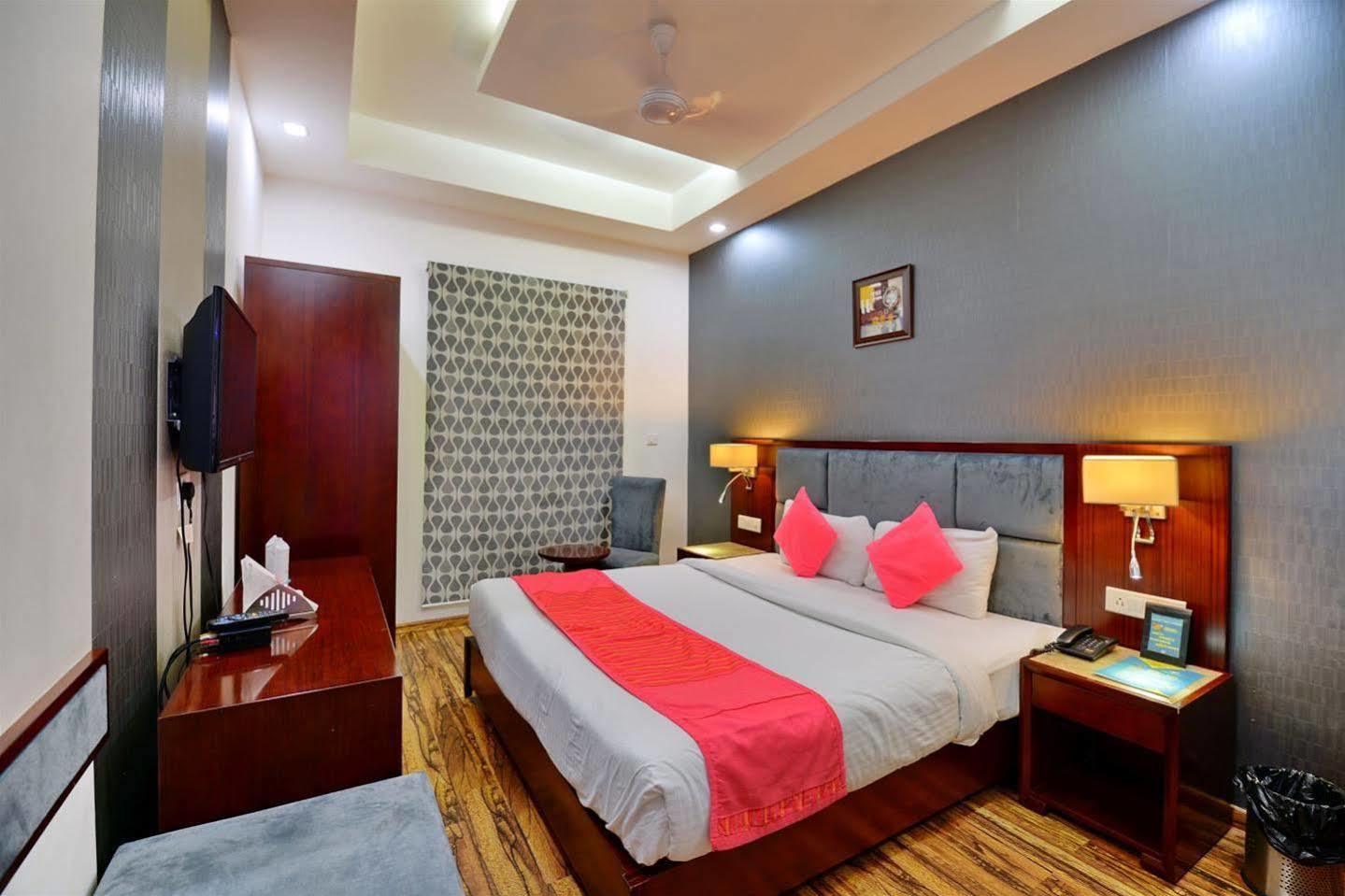 Karnāl Hotel Prem Plaza المظهر الخارجي الصورة