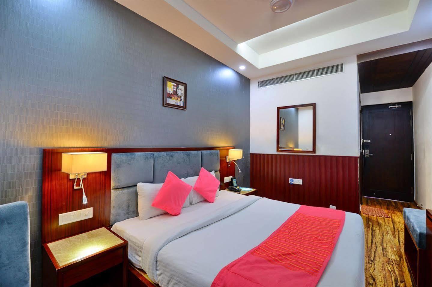 Karnāl Hotel Prem Plaza المظهر الخارجي الصورة