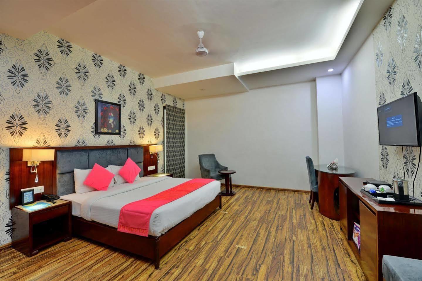 Karnāl Hotel Prem Plaza المظهر الخارجي الصورة