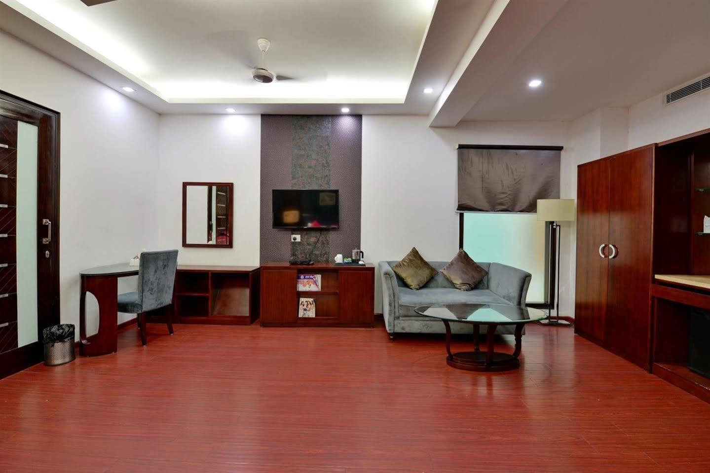 Karnāl Hotel Prem Plaza المظهر الخارجي الصورة