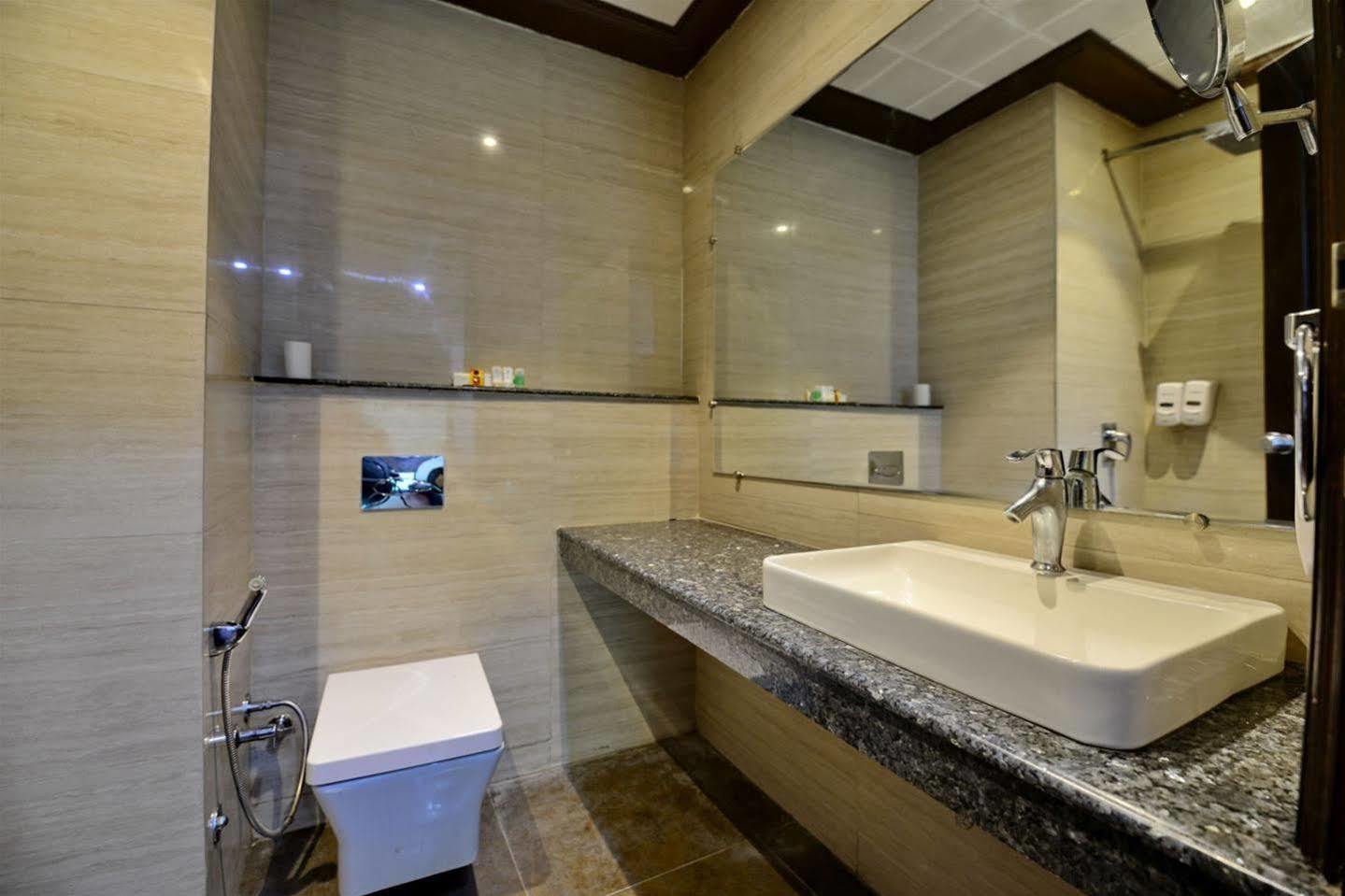 Karnāl Hotel Prem Plaza المظهر الخارجي الصورة